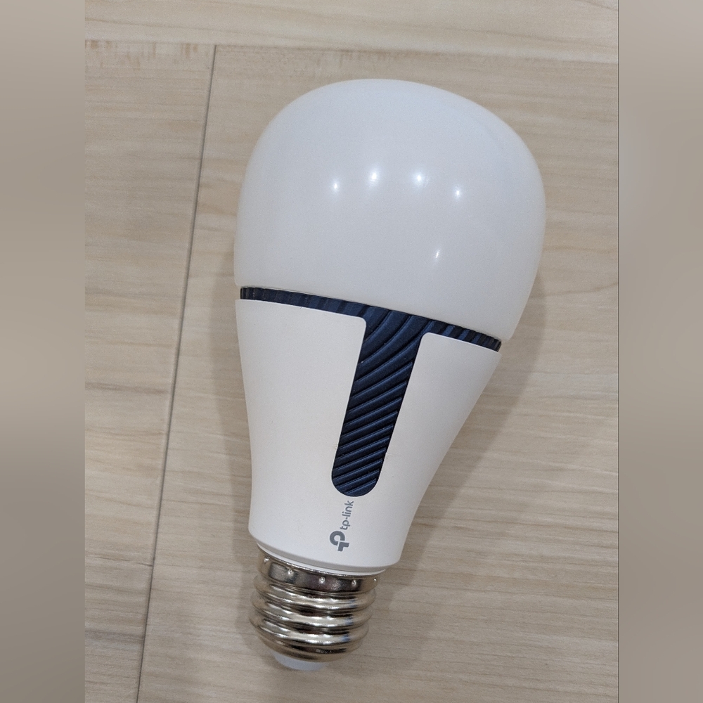 TP-Link LED Bulb with White and Silver Finish